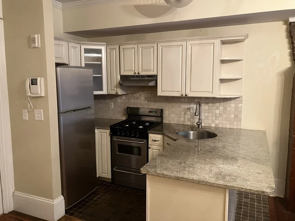 Studio bed, 1 bath apartment for rent at 189 Beacon Unit 2, Back Bay — photo 7 of 7