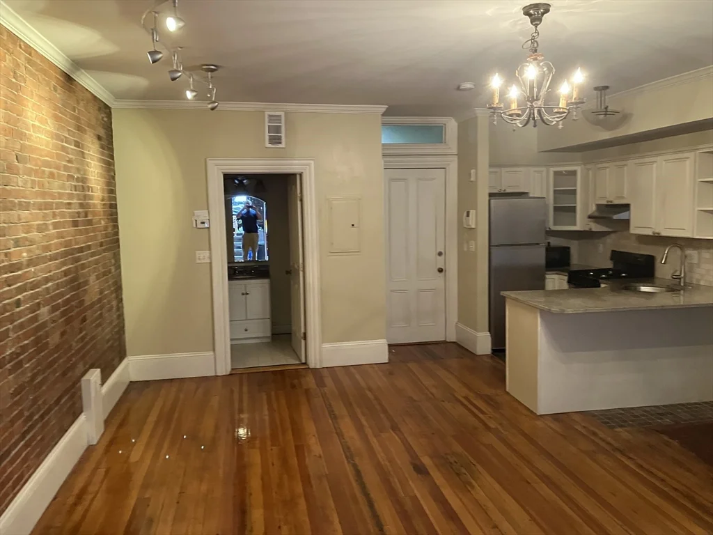 Studio bed, 1 bath apartment for rent at 189 Beacon Unit 2, Back Bay — photo 5 of 7