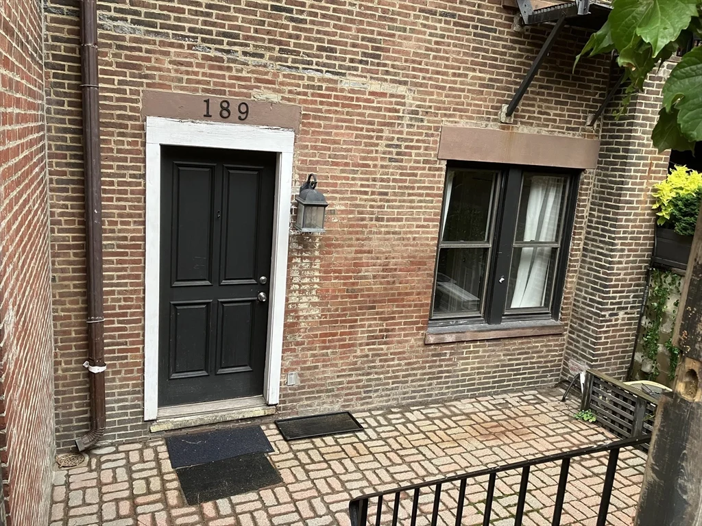 Studio bed, 1 bath apartment for rent at 189 Beacon Unit 2, Back Bay — photo 4 of 7