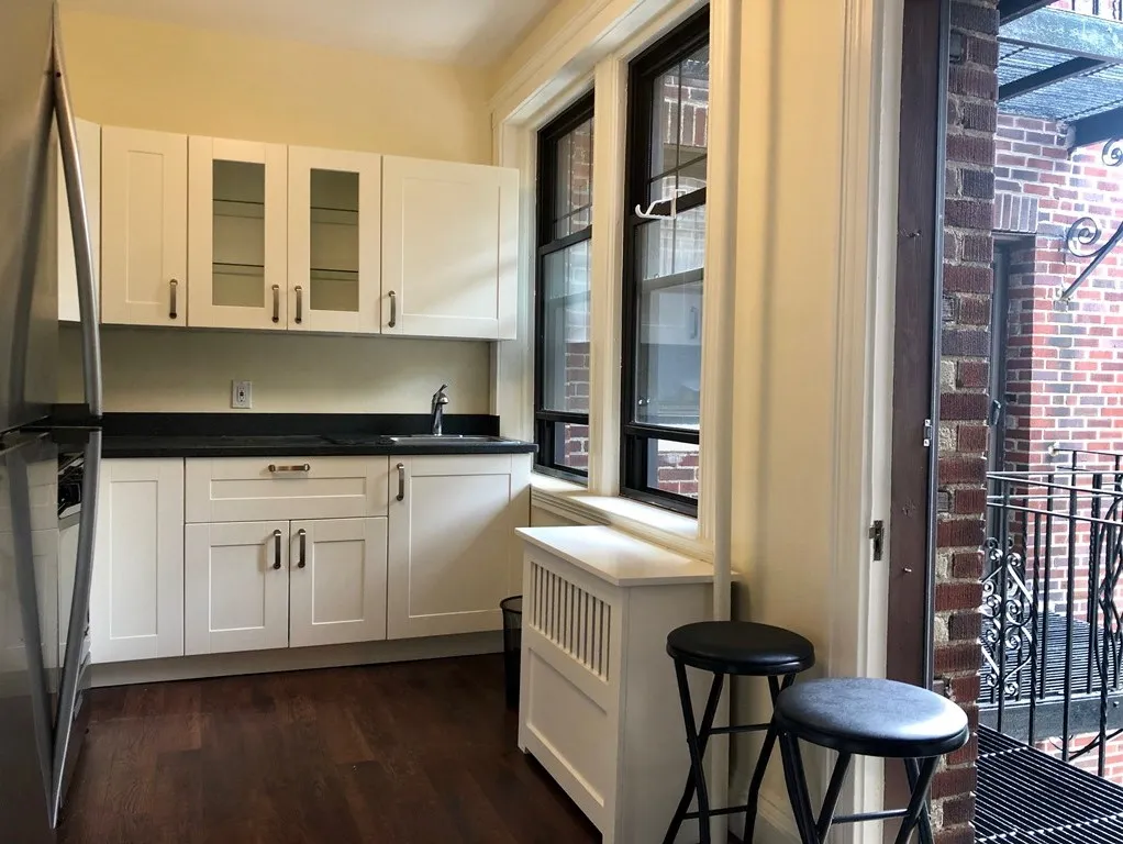 1 bed, 1 bath apartment for rent at 189 Chestnut Hill Ave Unit 15, Brighton — photo 3 of 7