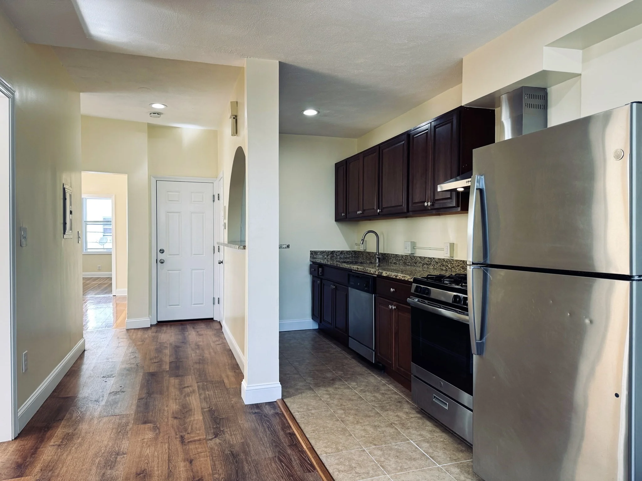 3 bed, 1 bath apartment for rent at 189 Chestnut St Unit 2, Chelsea