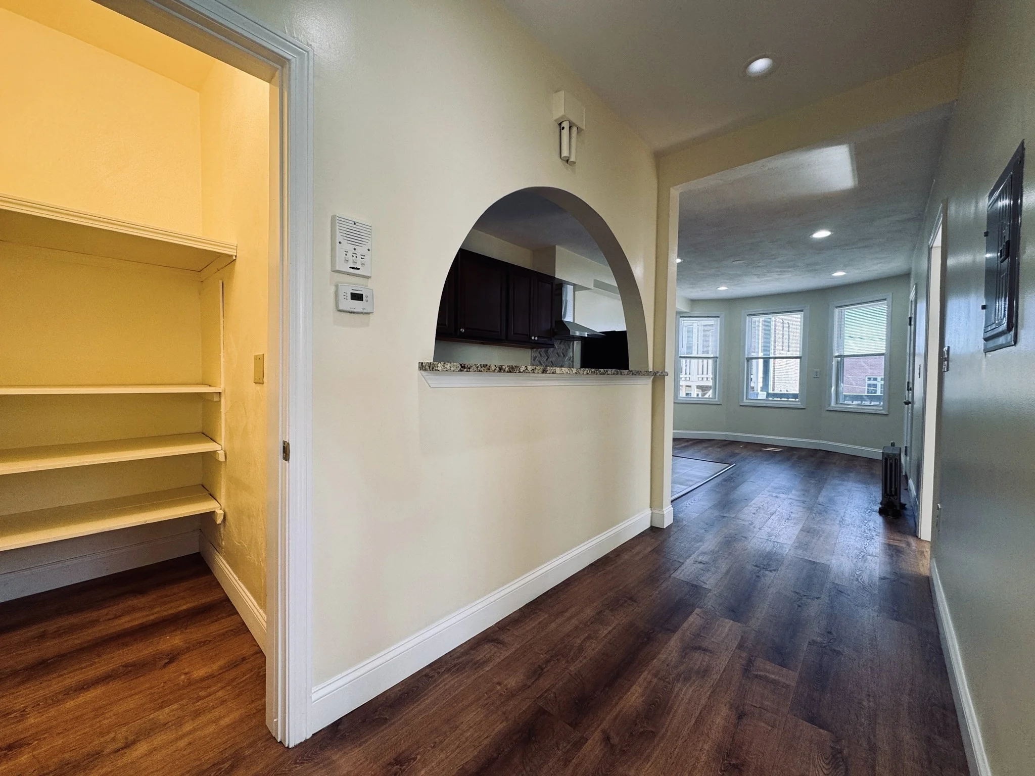 3 bed, 1 bath apartment for rent at 189 Chestnut St Unit 2, Chelsea — photo 2 of 12