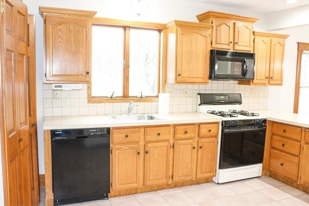 3 bed, 1 bath apartment for rent at 189 Elliot Unit 2, Quincy — photo 3 of 18