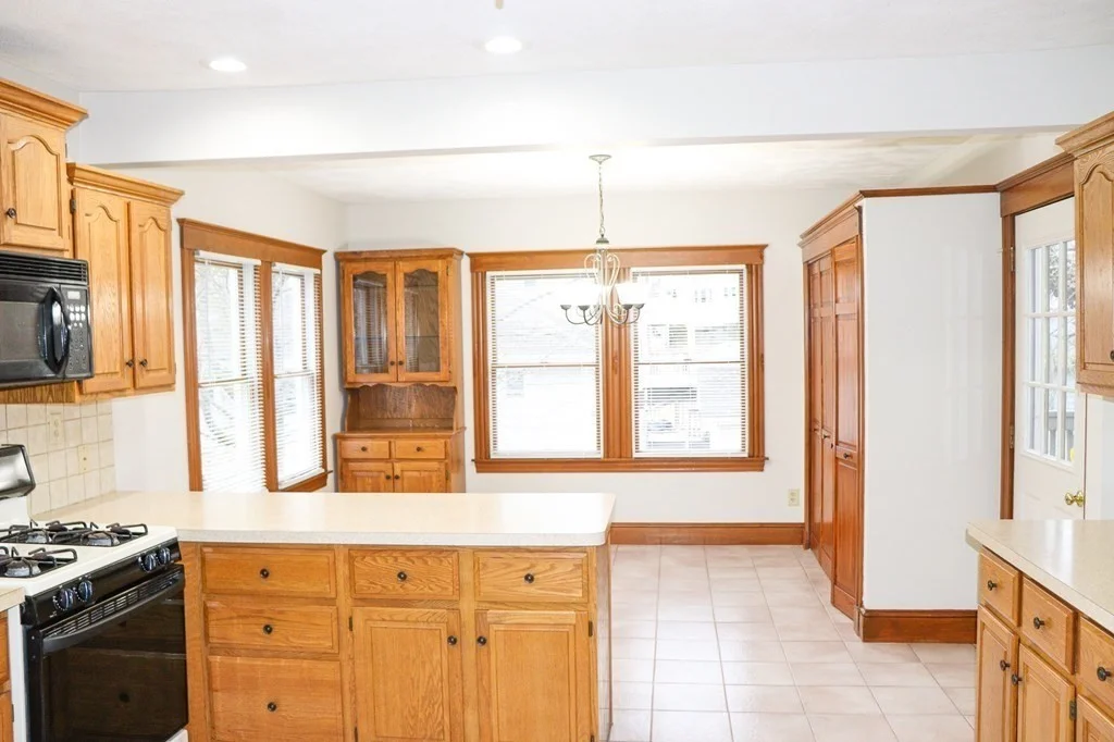 3 bed, 1 bath apartment for rent at 189 Elliot Unit 2, Quincy — photo 2 of 18