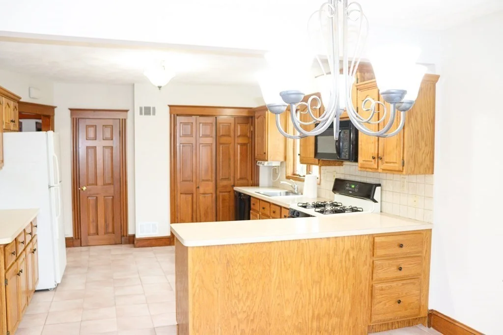 3 bed, 1 bath apartment for rent at 189 Elliot Unit 2, Quincy — photo 4 of 18