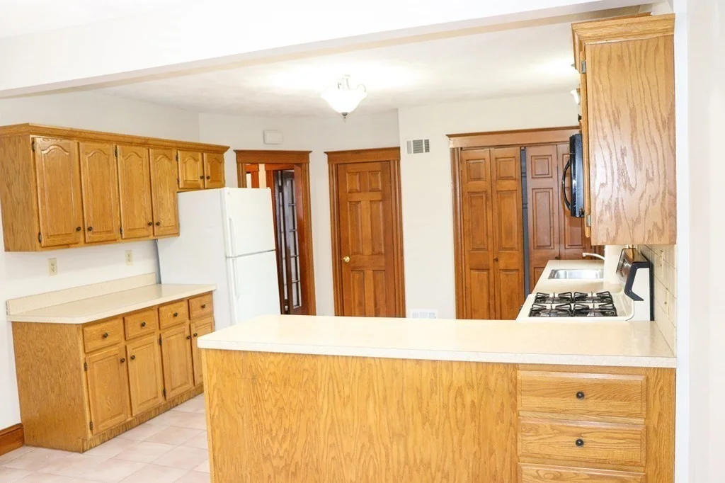 3 bed, 1 bath apartment for rent at 189 Elliot Unit 2, Quincy — photo 5 of 18