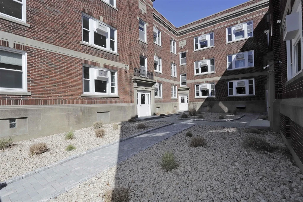 1 bed, 1 bath apartment for rent at 189 Elm St Unit 11, Center — photo 5 of 29