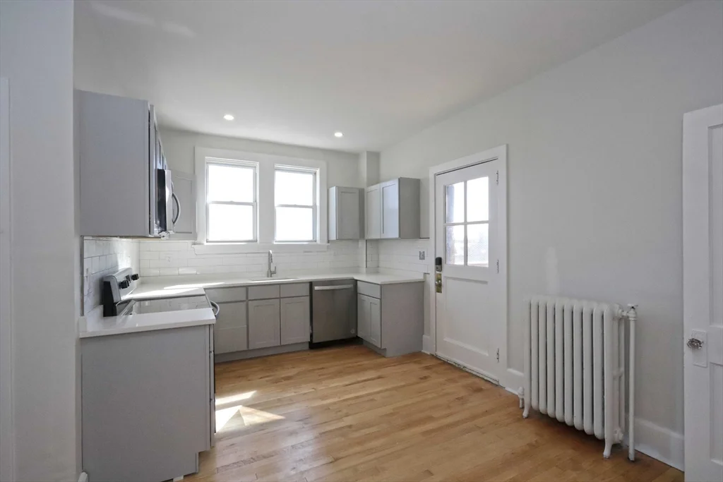 2 bed, 1 bath apartment for rent at 189 Elm St Unit 13, Center — photo 4 of 31