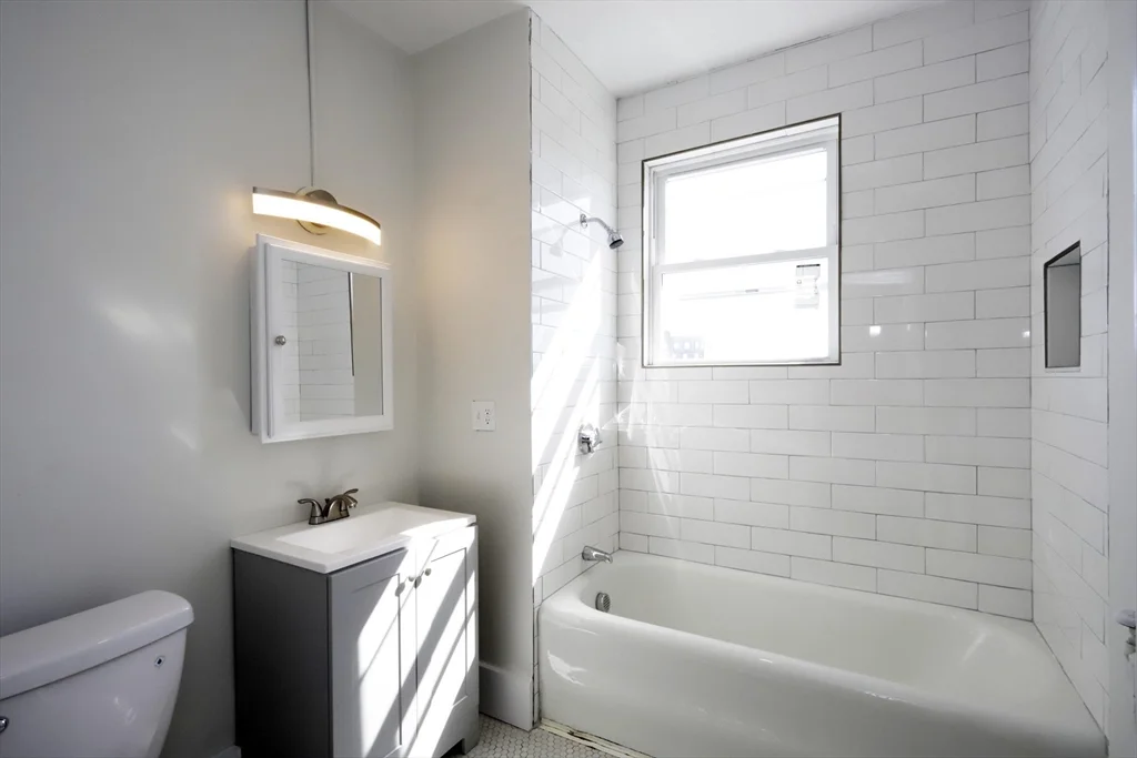 2 bed, 1 bath apartment for rent at 189 Elm St Unit 13, Center — photo 11 of 31