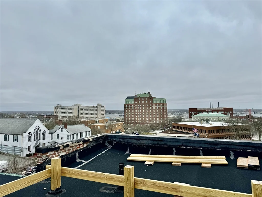 2 bed, 1 bath apartment for rent at 189 Elm St Unit 13, Center — photo 30 of 31