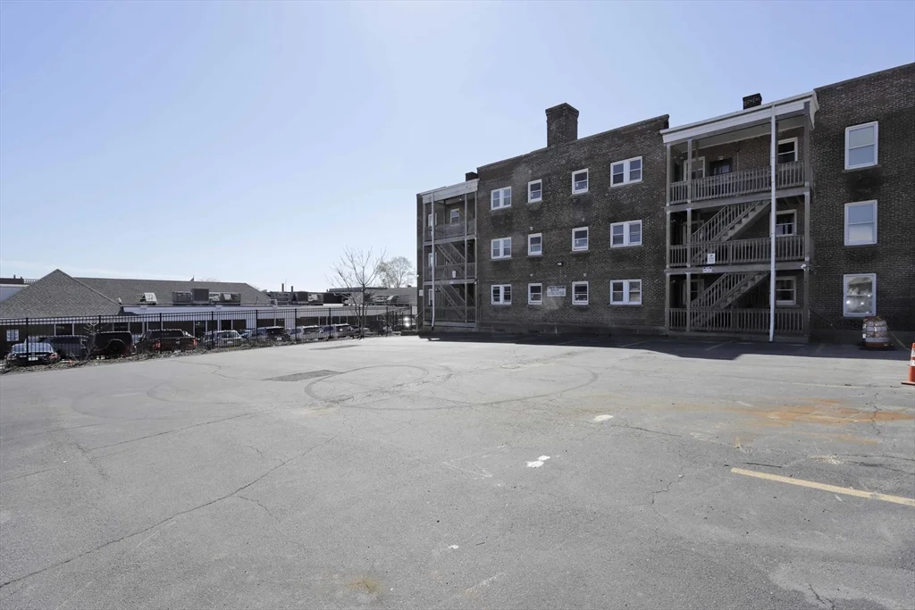 1 bed, 1 bath apartment for rent at 189 Elm St Unit 21, Center — photo 23 of 31