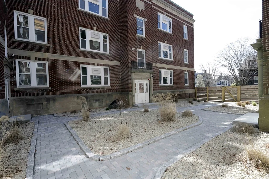1 bed, 1 bath apartment for rent at 189 Elm St Unit 21, Center — photo 22 of 31