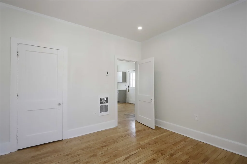 1 bed, 1 bath apartment for rent at 189 Elm St Unit 7, Center — photo 16 of 20