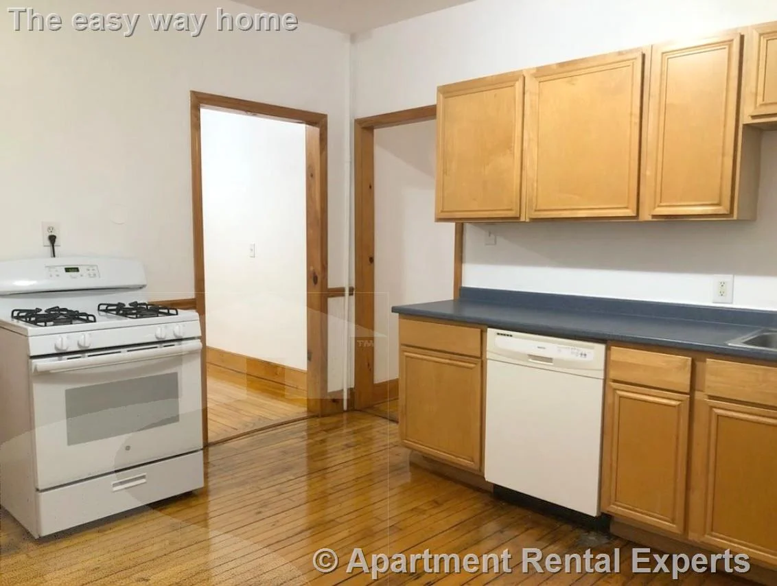 3 bed, 1 bath apartment for rent at 189 Lowell St Unit 1, Spring Hill