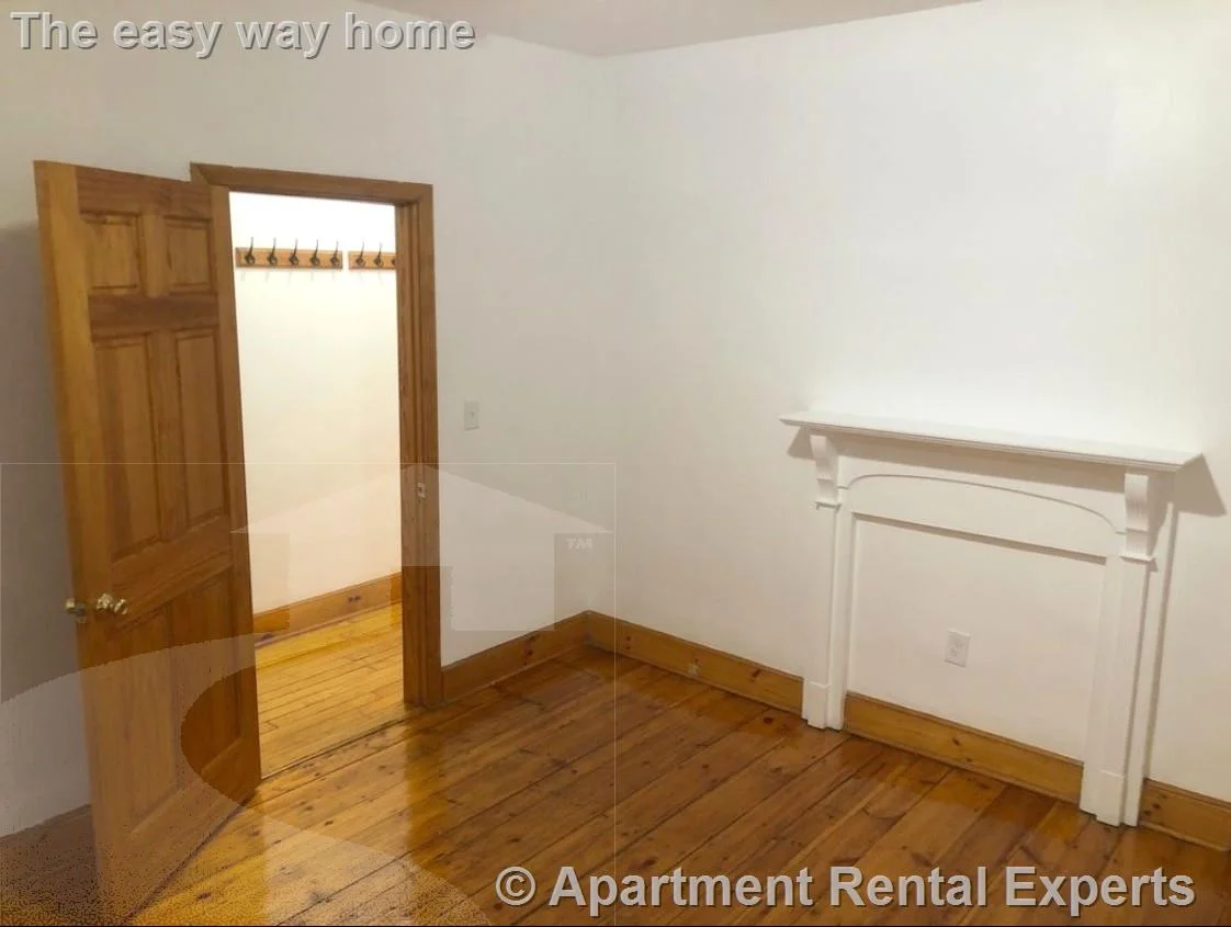 3 bed, 1 bath apartment for rent at 189 Lowell St Unit 1, Spring Hill — photo 9 of 11