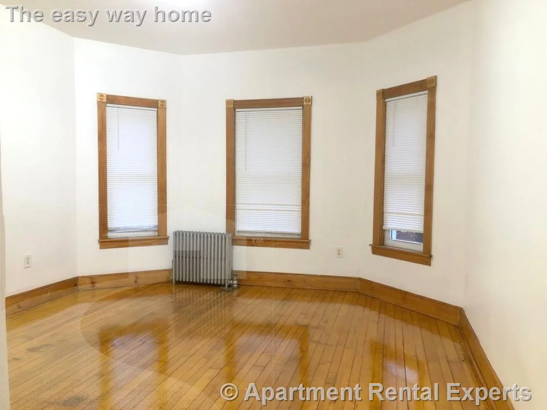 3 bed, 1 bath apartment for rent at 189 Lowell St Unit 1, Spring Hill — photo 5 of 11