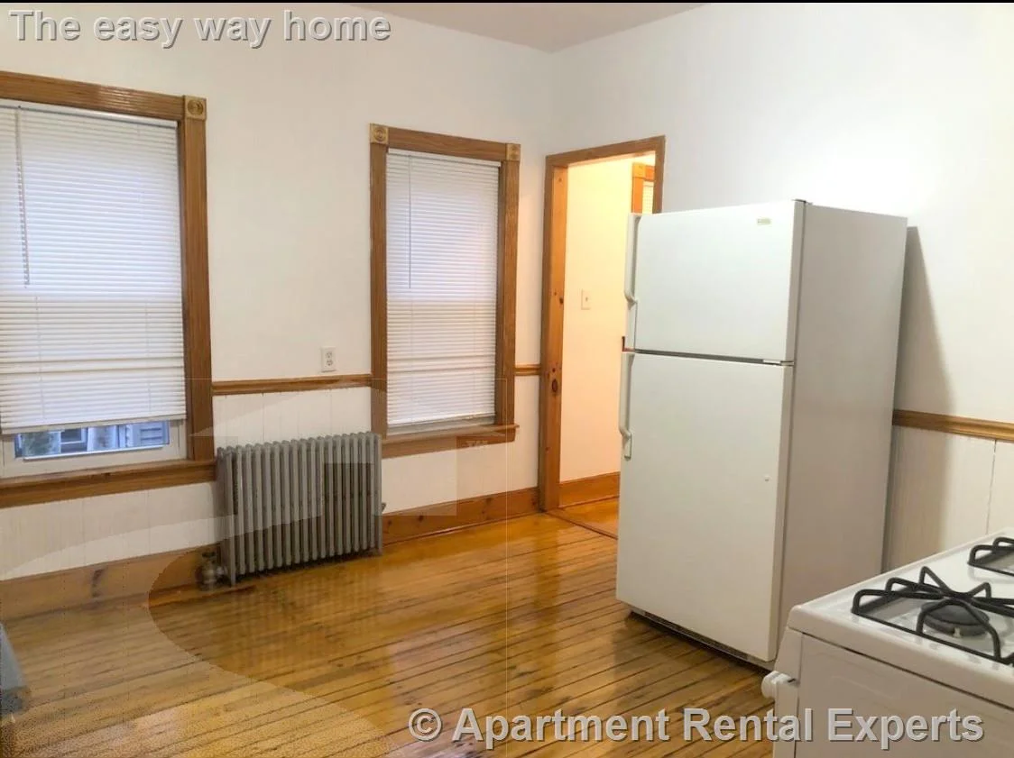 3 bed, 1 bath apartment for rent at 189 Lowell St Unit 1, Spring Hill — photo 3 of 11