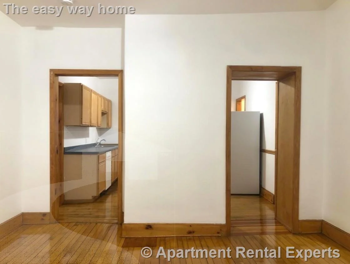 3 bed, 1 bath apartment for rent at 189 Lowell St Unit 1, Spring Hill — photo 4 of 11