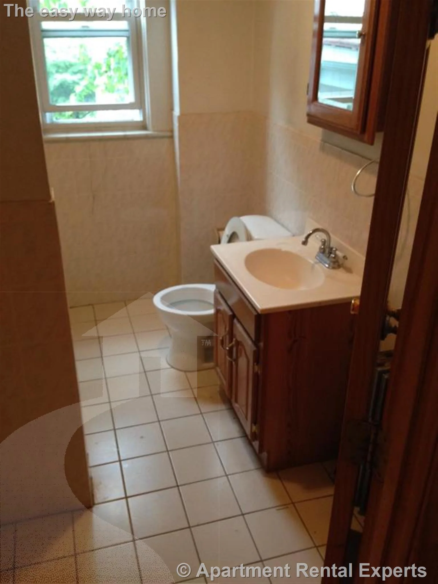 3 bed, 1 bath apartment for rent at 189 Lowell St Unit 1, Spring Hill — photo 2 of 7