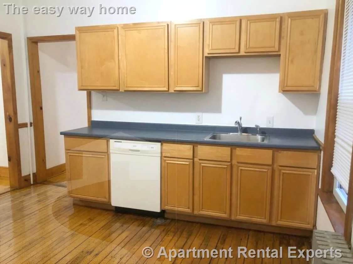3 bed, 1 bath apartment for rent at 189 Lowell St Unit 1, Spring Hill — photo 2 of 11