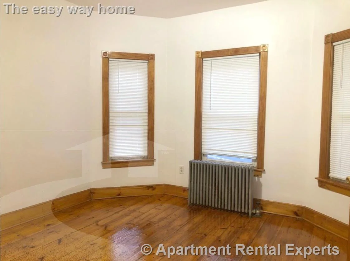 3 bed, 1 bath apartment for rent at 189 Lowell St Unit 1, Spring Hill — photo 8 of 11