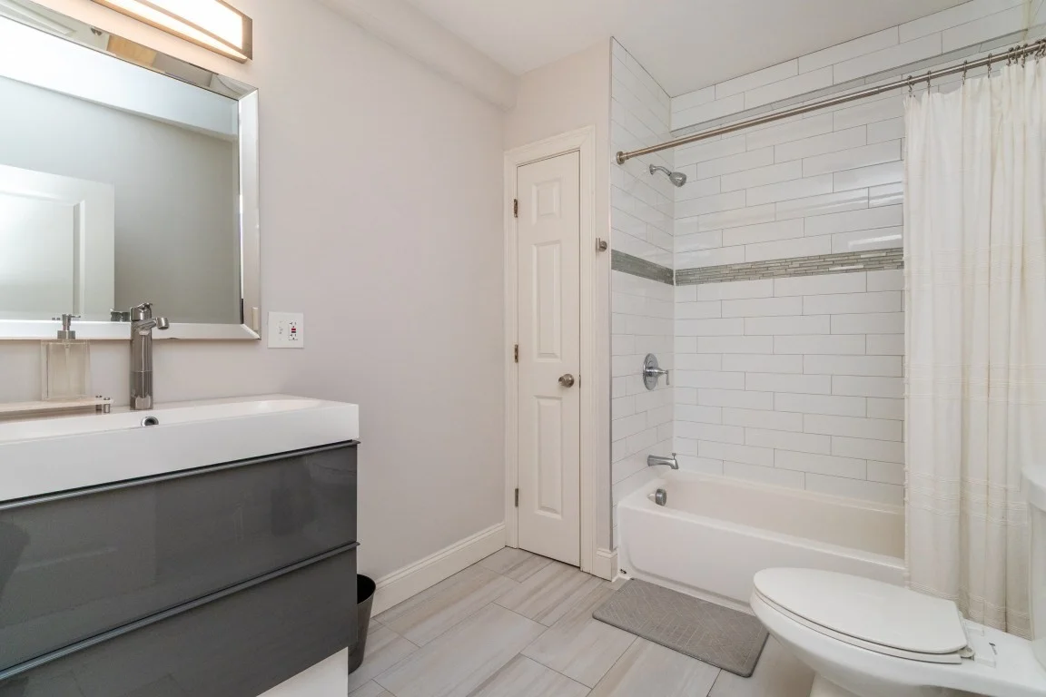 3 bed, 2 bath apartment for rent at 189 Shirley Unit 1a, Winthrop — photo 9 of 10