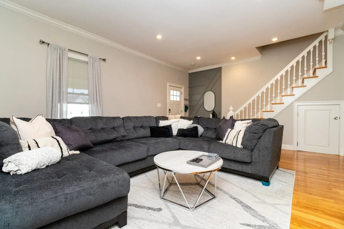 3 bed, 2 bath apartment for rent at 189 Shirley Unit 1a, Winthrop — photo 3 of 10