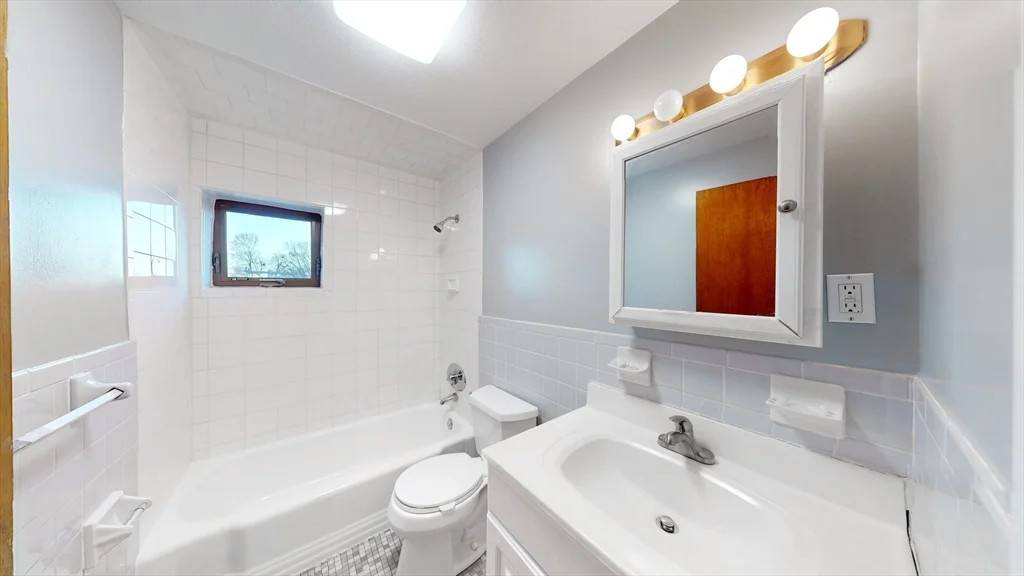 2 bed, 1 bath apartment for rent at 189 West Wyoming Ave Unit 22, Melrose — photo 8 of 20