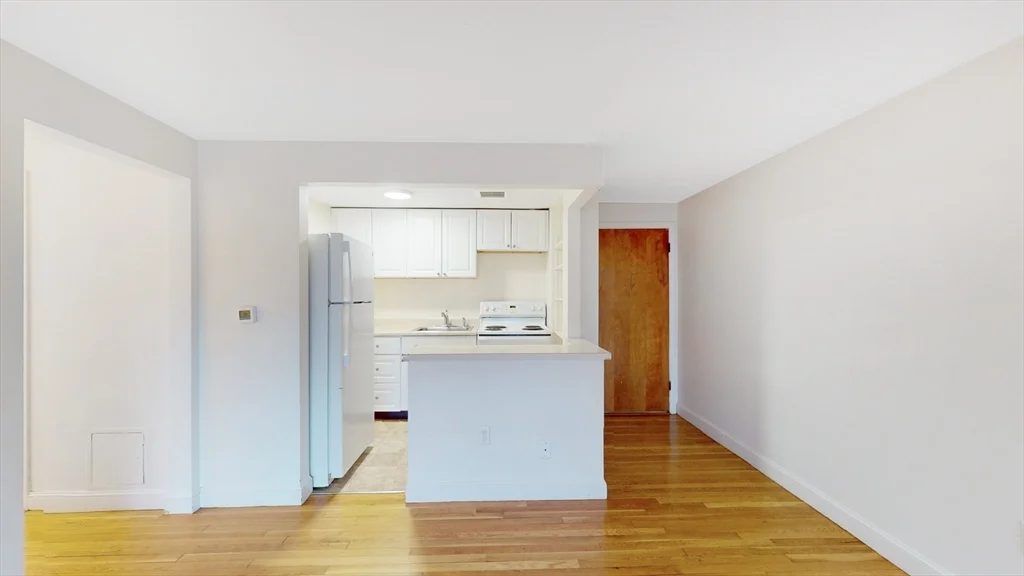 2 bed, 1 bath apartment for rent at 189 West Wyoming Ave Unit 22, Melrose — photo 6 of 20