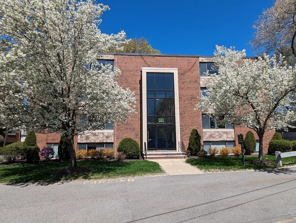 2 bed, 1 bath apartment for rent at 189 West Wyoming Ave Unit 22, Melrose — photo 19 of 20