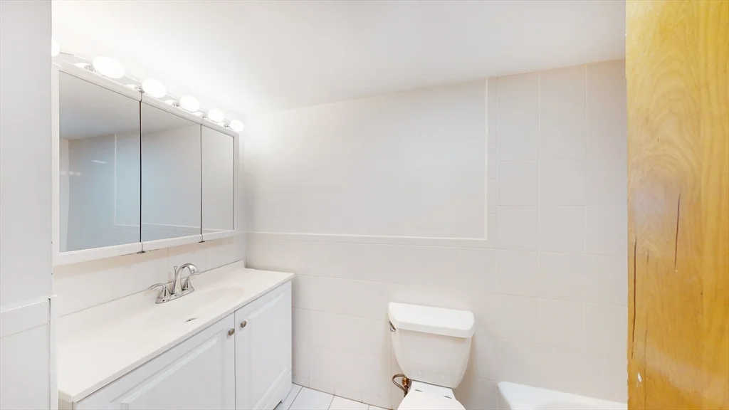 2 bed, 1 bath apartment for rent at 189 West Wyoming Ave Unit 22, Melrose — photo 10 of 20