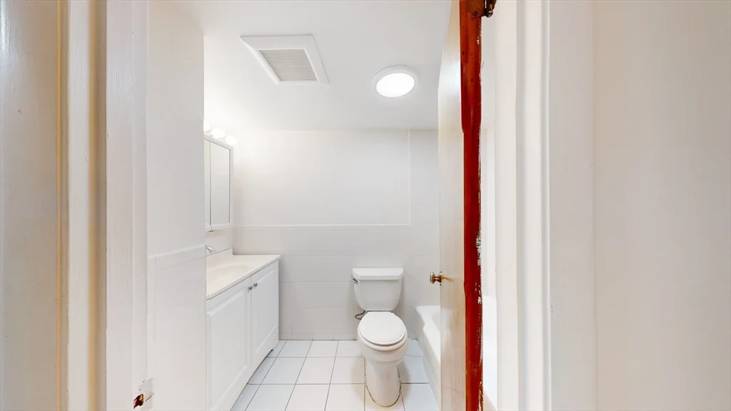 2 bed, 1 bath apartment for rent at 189 West Wyoming Ave Unit 22, Melrose — photo 9 of 20