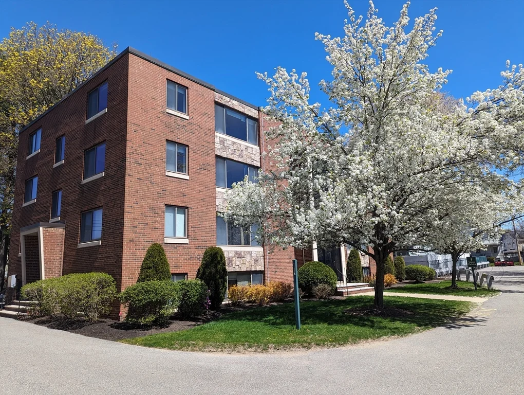 2 bed, 1 bath apartment for rent at 189 West Wyoming Ave Unit 22, Melrose — photo 18 of 20