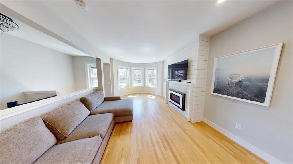 3 bed, 3 bath apartment for rent at 1896 Beacon St Unit 1, Brookline — photo 1 of 12