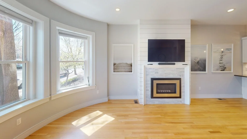 3 bed, 3 bath apartment for rent at 1896 Beacon St Unit 1, Brookline — photo 2 of 12