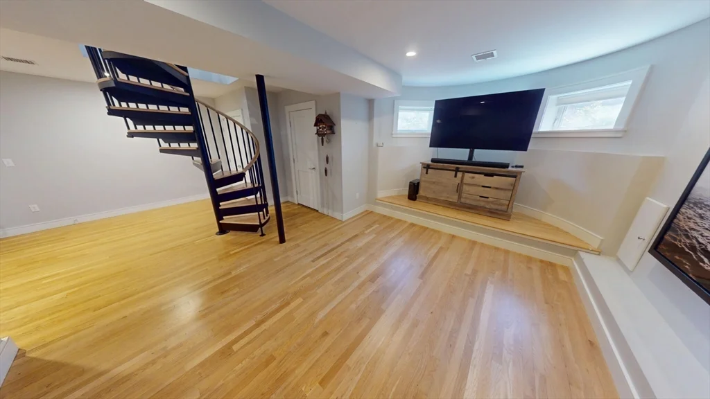 3 bed, 3 bath apartment for rent at 1896 Beacon St Unit 1, Brookline — photo 8 of 12