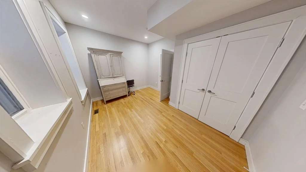 3 bed, 3 bath apartment for rent at 1896 Beacon St Unit 1, Brookline — photo 5 of 12