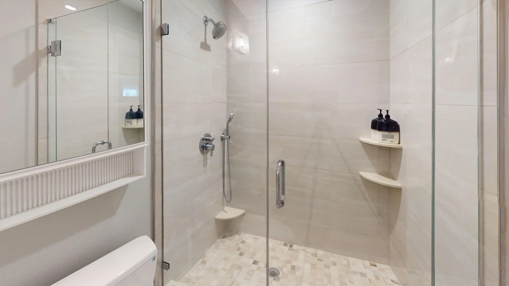 3 bed, 3 bath apartment for rent at 1896 Beacon St Unit 1, Brookline — photo 11 of 12