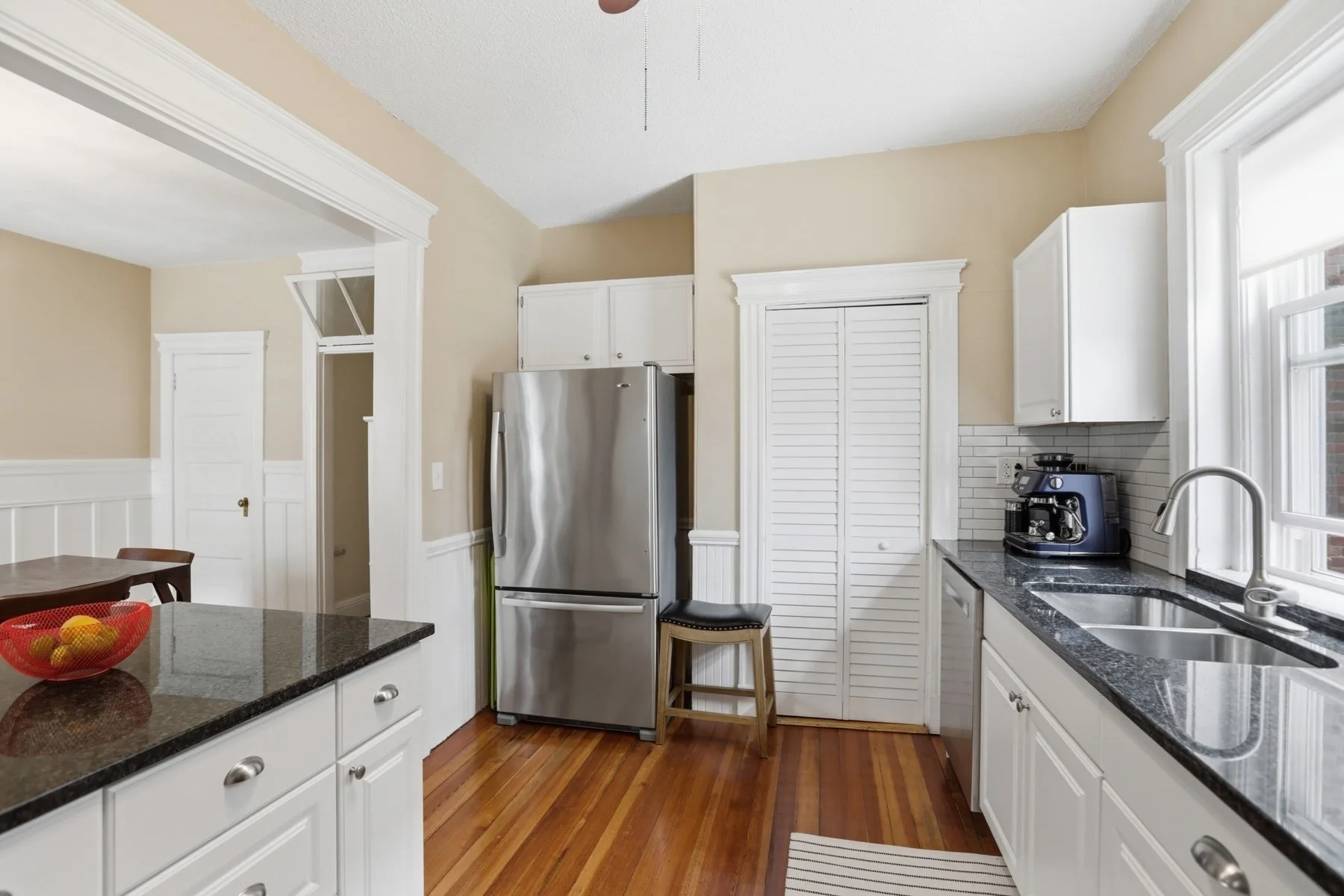 3 bed, 2 bath apartment for rent at 1896 Beacon St Unit 3A, Brookline Hills — photo 17 of 26