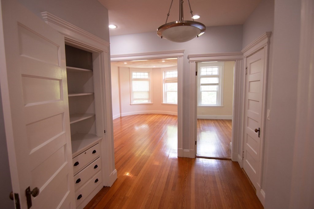 3 bed, 2 bath apartment for rent at 1897 Beacon St Unit 3, Brookline — photo 6 of 18