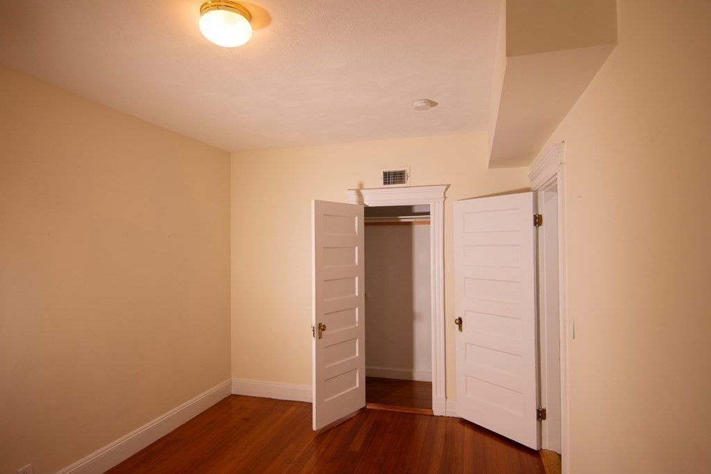 3 bed, 2 bath apartment for rent at 1897 Beacon St Unit 3, Brookline — photo 11 of 18
