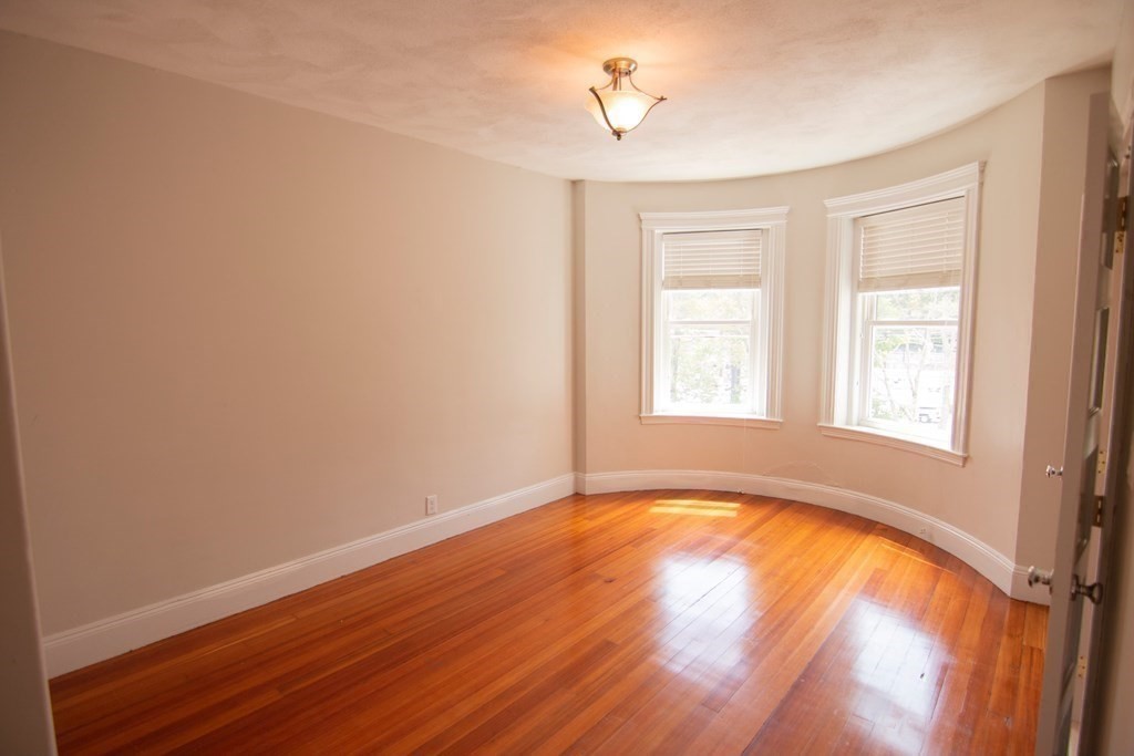 3 bed, 2 bath apartment for rent at 1897 Beacon St Unit 3, Brookline — photo 9 of 18