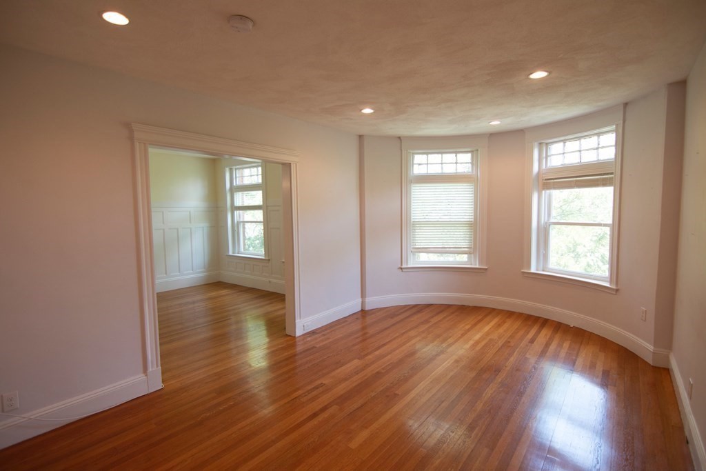 3 bed, 2 bath apartment for rent at 1897 Beacon St Unit 3, Brookline — photo 3 of 18