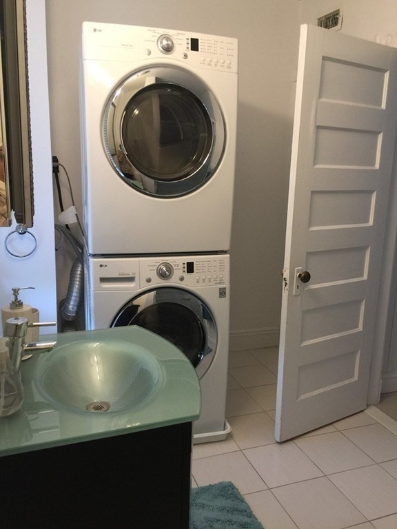 3 bed, 2 bath apartment for rent at 1897 Beacon St Unit 3, Brookline — photo 16 of 18