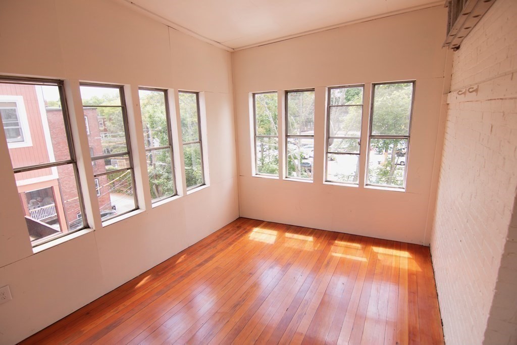 3 bed, 2 bath apartment for rent at 1897 Beacon St Unit 3, Brookline — photo 13 of 18