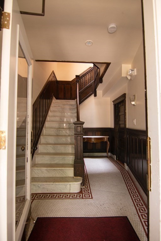 3 bed, 2 bath apartment for rent at 1897 Beacon St Unit 3, Brookline — photo 2 of 18