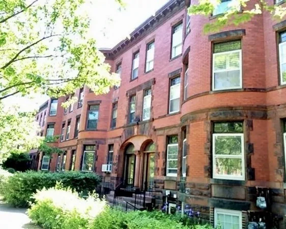 1 bed, 1 bath apartment for rent at 1897 Beacon Unit B1, Brookline
