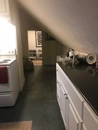 1 bed, 1 bath apartment for rent at 1899 Hyde Park Ave Unit 3, Hyde Park — photo 4 of 9