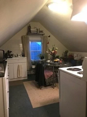 1 bed, 1 bath apartment for rent at 1899 Hyde Park Ave Unit 3, Hyde Park — photo 3 of 9