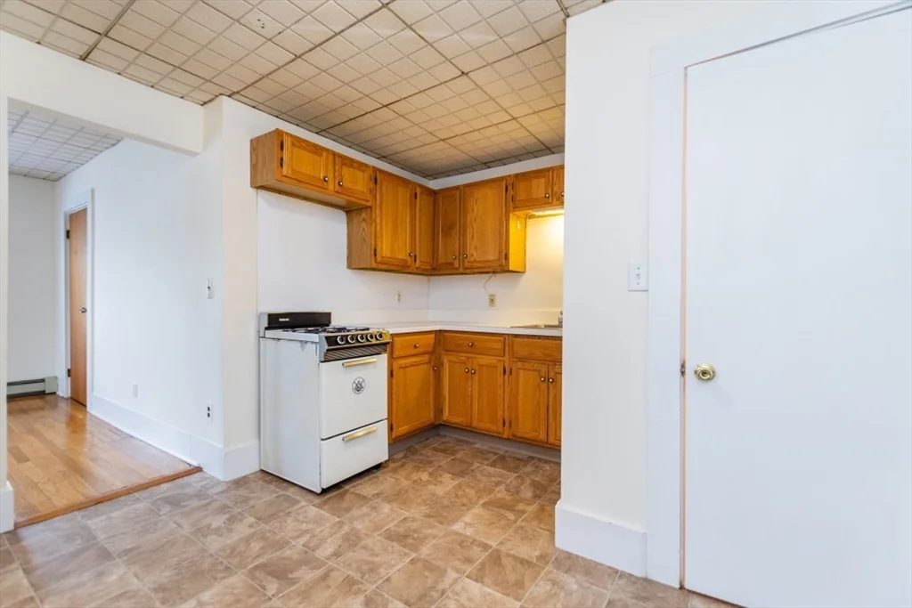 1 bed, 1 bath apartment for rent at 19-1 Spring St Unit 1, Stoneham — photo 9 of 38